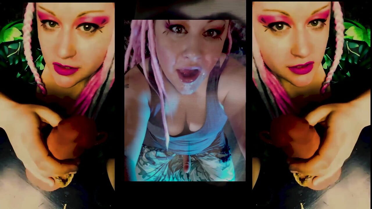 Tortura de pelotas del pervertido culo sexy travesti instrucciones de paja y polla oliendo