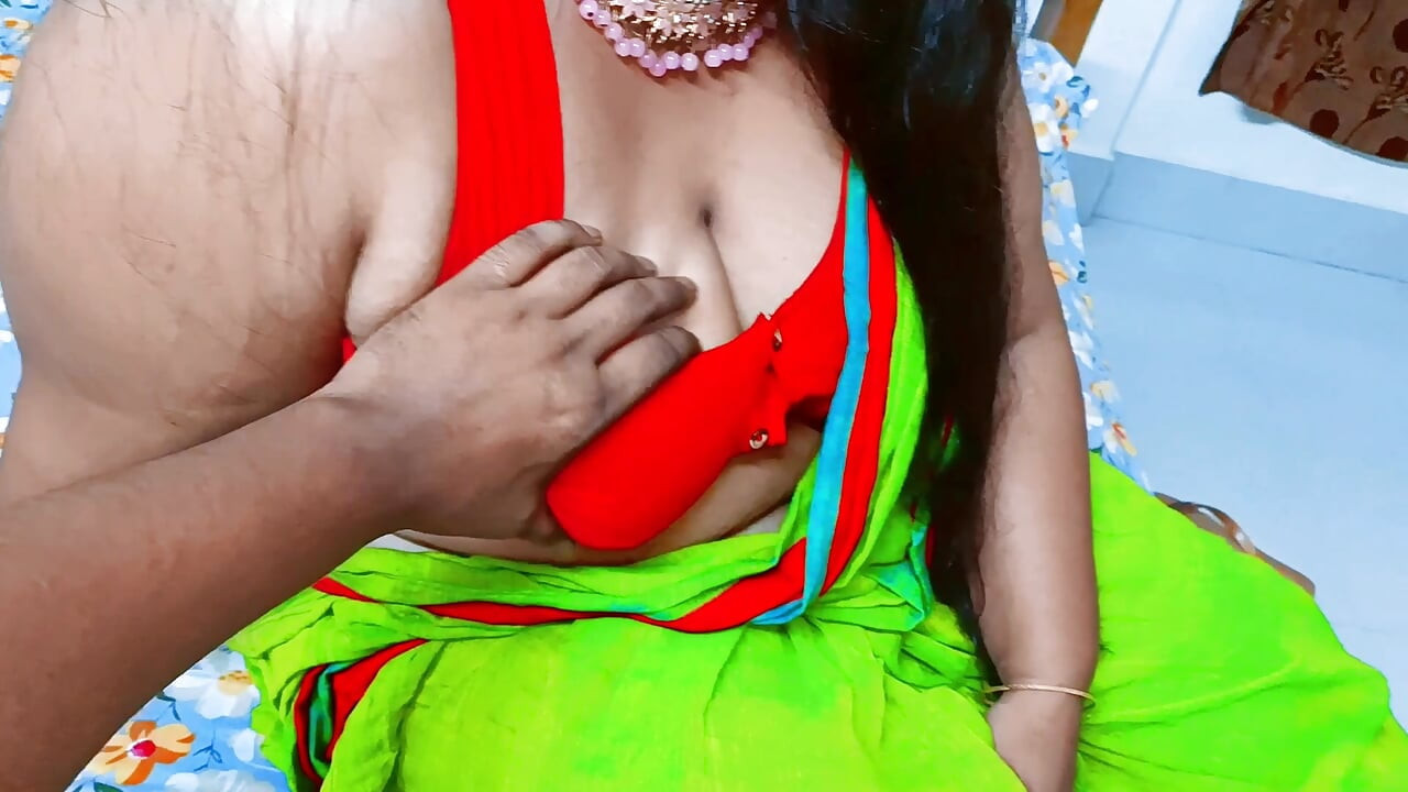 My stepmother came to me to fuck me wearing a new saree, so I fucked her as I wanted.