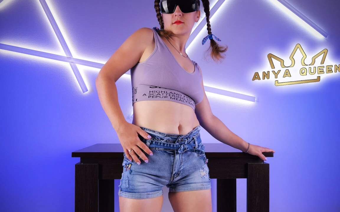 36- meu short jeans na minha bunda redonda vai deixá-lo louco!
