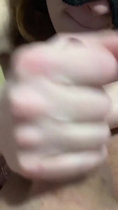 I kiss my boyfriend with his own cum after a good hot cumshot in my mouth | Clip 1