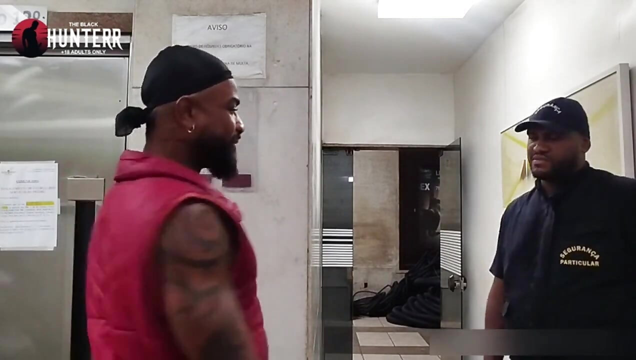 The Security Guard Went to Get Coffee in the Apartment and Ended up Spilling Milk.