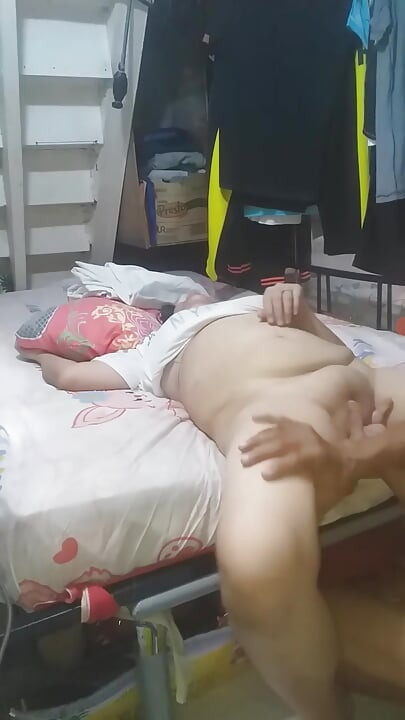 वह जानती है कि मैं सबसे अच्छी चूत खाने वाला हूं