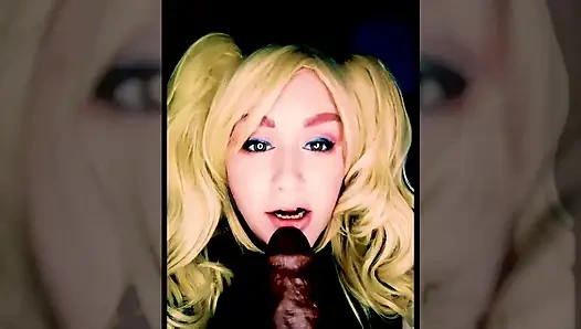 Cewek hot rambut pirang ini pengen banget nyepong kontol raksasa pria kulit hitam ini