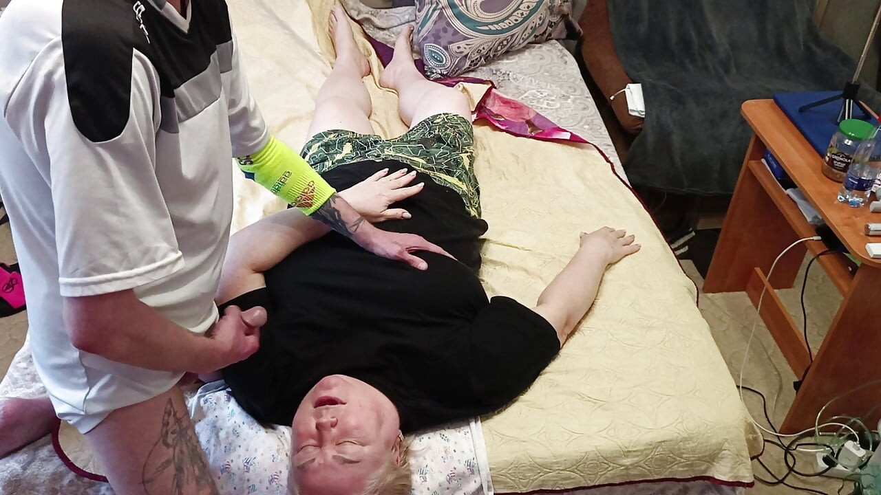 I jerk off my cock and fuck my stepmom in my mouth to cum on her
