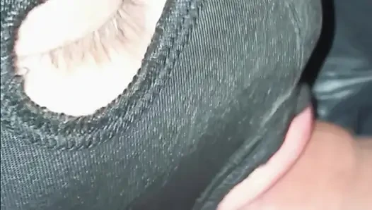 Istri nakal bertopeng lagi asik nyepong kontol