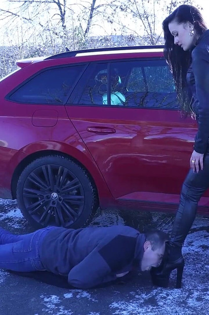 Public Boot Cleaning Slave Earning His Pay