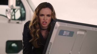 Danielle panabaker corpo quente