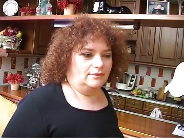 Amateur fat girl jerks off her pussy with a dildo