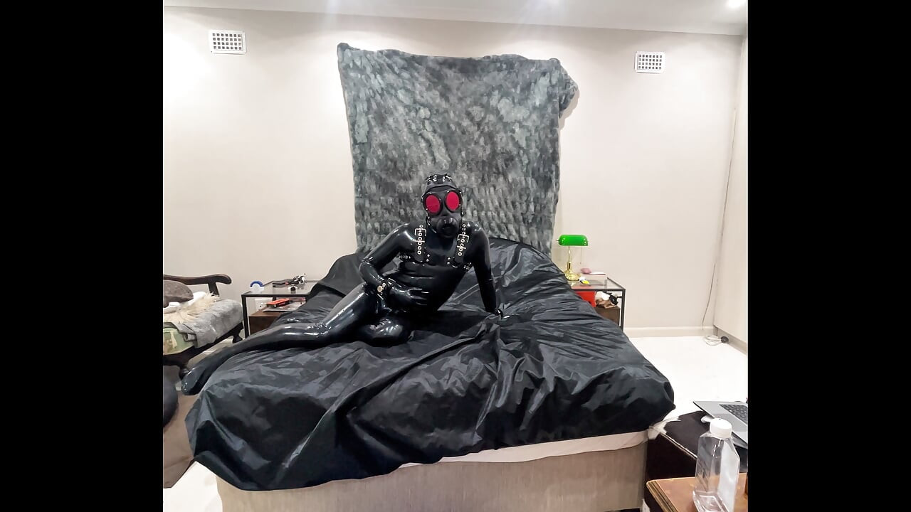 Latex Drone Activation – Gas Mask Transformation in Glossy Black Latex