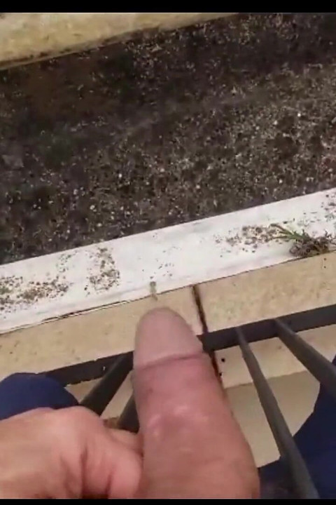 Nakon teretane, pišanje na susjedovom krovu