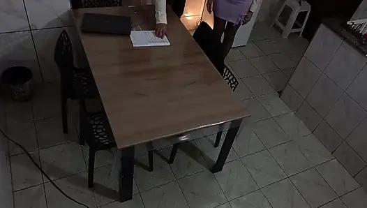 Sekreterin götü toplantı odasında sikiliyor.