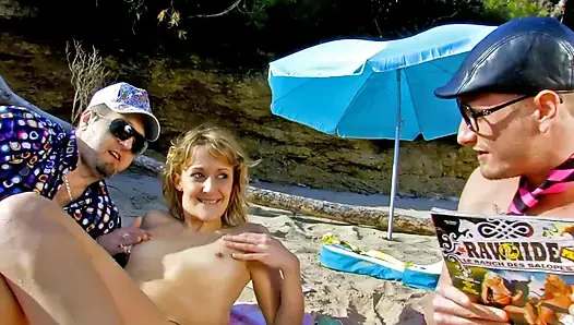 Dreier am strand mit verrücktheit blowjob