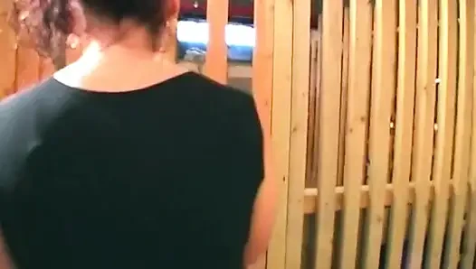 Olgun sürtük ağzı açık amına yumruk sokuyor kalın döl damlıyor