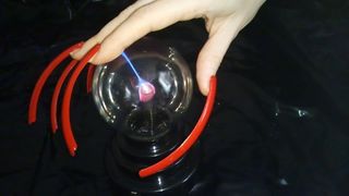Огненный шар и длинные ногти, дама 1 (видео, короткая версия)