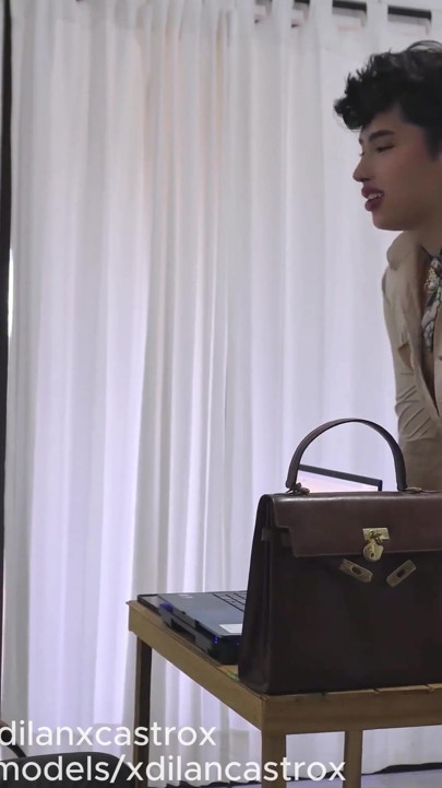 A STRAIGHT LAWYER HIRED ME TO FUCK MY HUGE GAY ASS, TOOK OFF THE CONDOM AND FUCKED ME BAREBACK UNTIL HE CUMMED INSIDE. | Clip 1