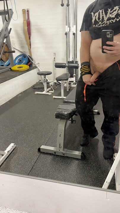 Nalibugan sa gym pero naabala