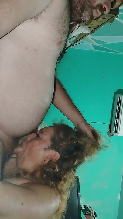 Η καυτή μητριά θέλει να τη γαμήσω και να την πιπιλίσω