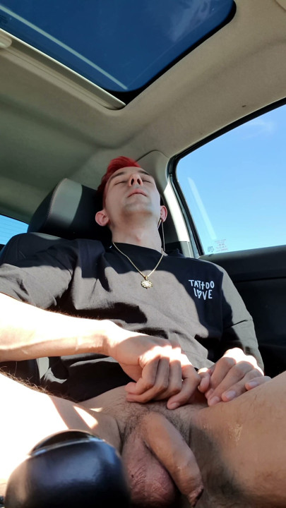 I'm trying not to piss in the car | Clip 1