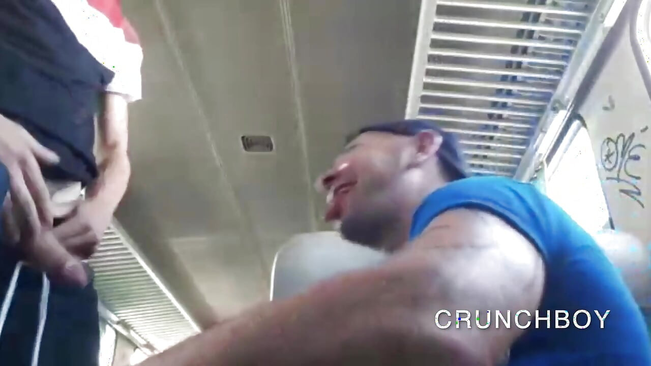 Трахкав гетеросексуальний хлопець у поїзді