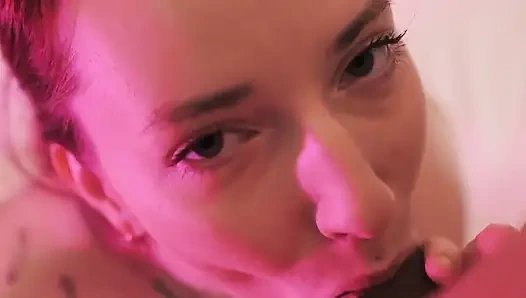 Marianna Mars fotoğraf çekimi sırasında yarak emiyor