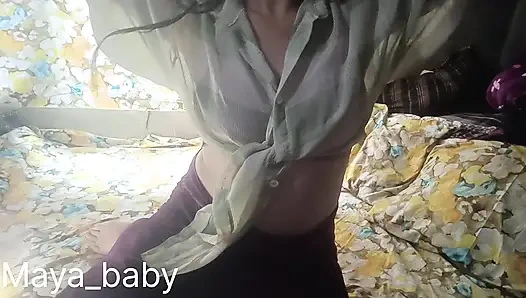 Putiko Pani aaulale chatera maja liye puti bata Pani aayera chikaune bela thuk launani pardaina q