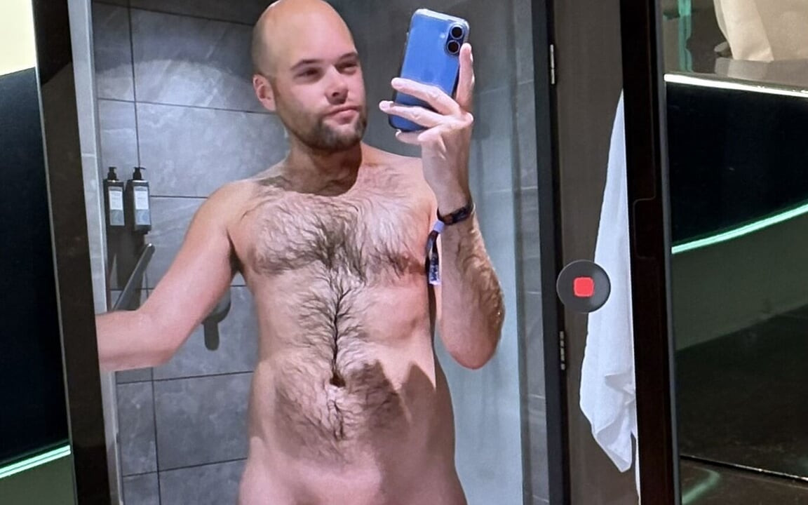 Horny Hotel Jerking
