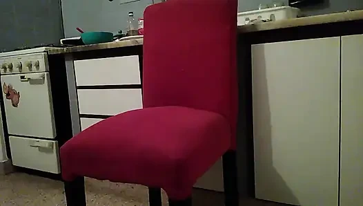 Ayah Tiri Saya Sepertinya Menebak Bahwa Saya Sangat Menikmati Kunjungan Malamnya Di Dapur