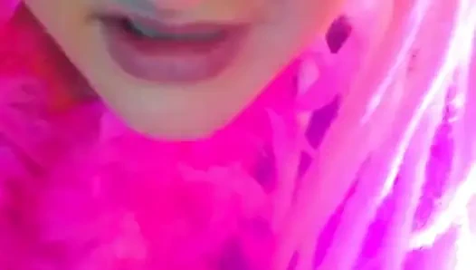 Muncrat di tanganku dan sepong kontolku kayak banci jalang