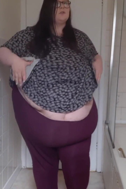 Ssbbw ducha strip tease deja desnudarse