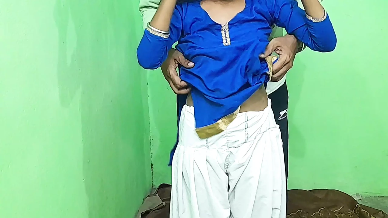 18岁学生真正的印度处女少女第一次胸部和阴户爱重口味肛交女友学校学院