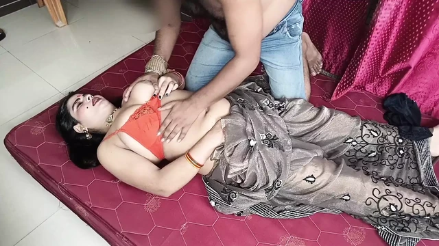 Very beautiful bhabhi shuck thick cock and enjoying very romantic sex