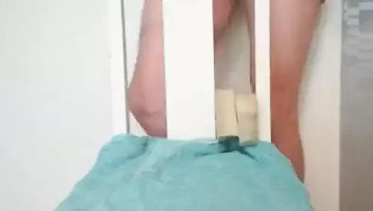 sandalye ile mastürbasyon + büyük cumshot