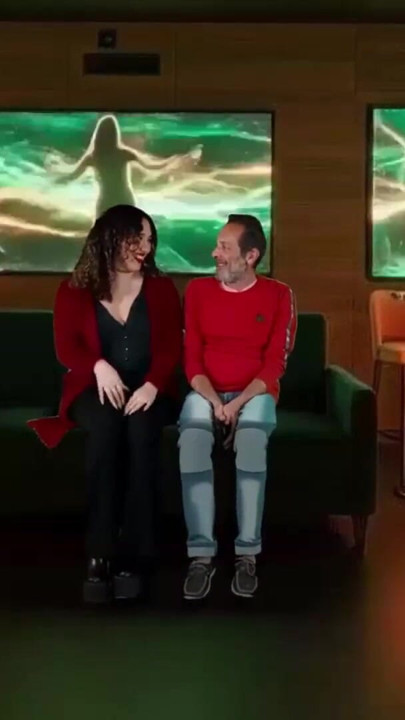 我在贵宾室里自慰了一个夜总会经理，而我的丈夫则在拍摄 |剪辑 1