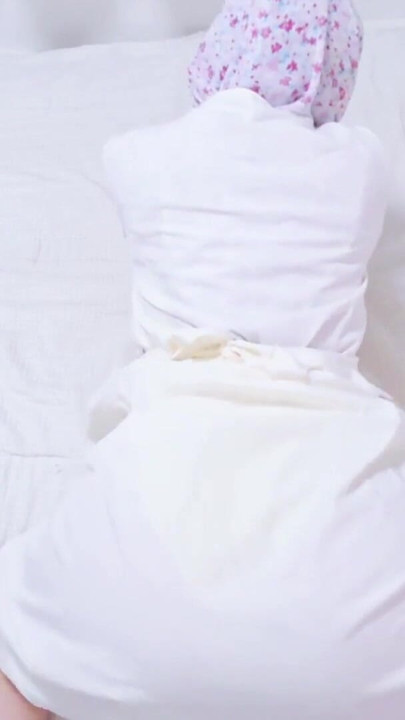 POV: Malaysian Hijabi Girl Teasing You With White Abaya Showing Off Her Big Booty | Clip 2