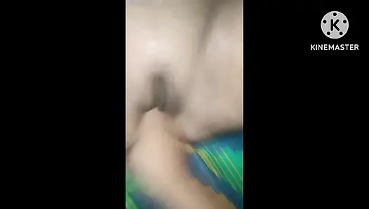 Doodh wale ne teeno bhabhi ko doodh se nahlaya