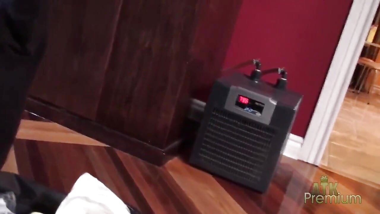 خلف الكواليس.