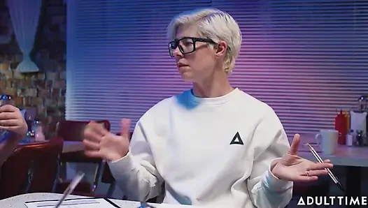 Wie man eine Zustimmungssitzung auf einem Erwachsenenfilm-Set führt - Erwachsenen-Zeit-Performer-Center