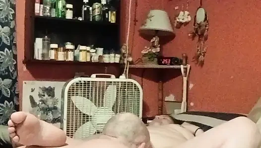 Boşalana kadar bana oral seks yapıyor ve devam ediyor