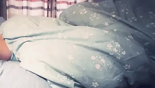 Papi weiß, wie mami gerne geweckt wird . Gutes lecken und fingerficken, damit sie am besten in den tag squirtet