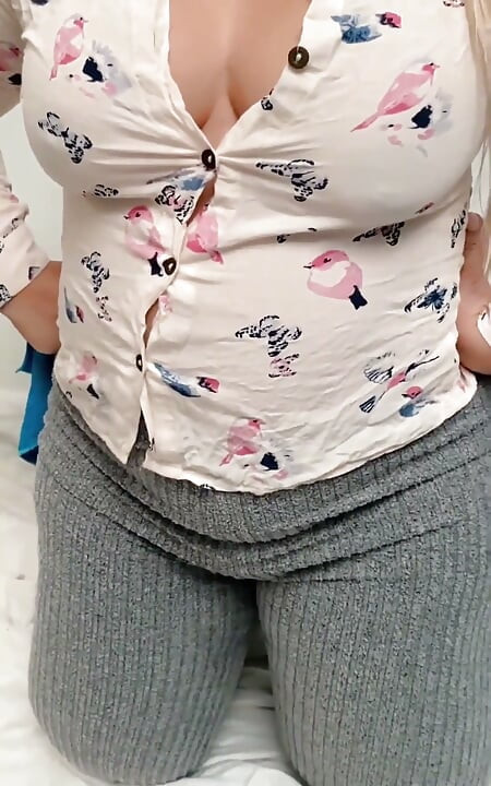 My MILF Stepmom Cleaning and Bouncing Her Beautiful Ass in Yoga Pants