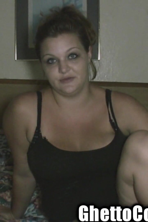 Visgezicht dikke teef ho zuigt kleine lulballen grote ol kont kut!