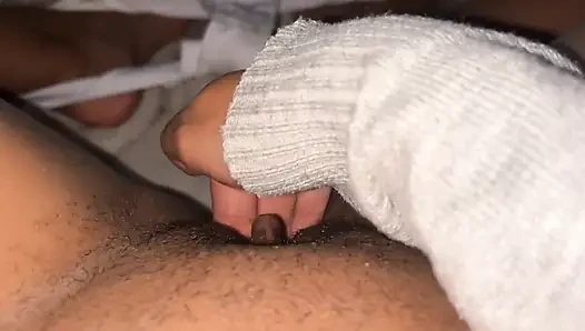 Derse gitmeden önce Siririca'yı dövüyor, öğretmen Siririca'yı dövüyor.