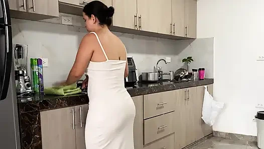 Üvey Annem Mutfakta Sert Seks İstiyor