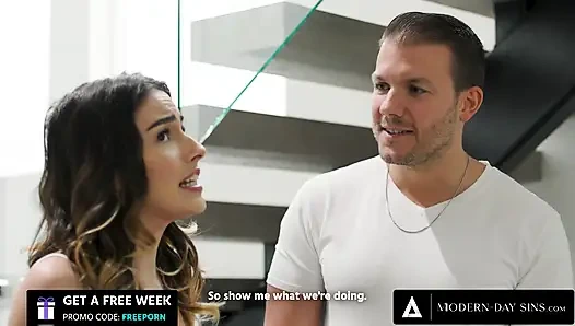 Modern zamanların günahları - bekaret kemeri takan bakire bebek Chanel Camryn erkek arkadaşını bu çilingirle aldatıyor