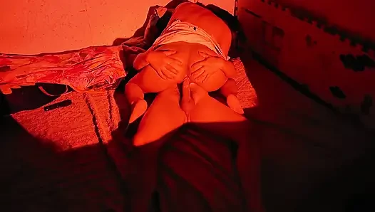 Abang tiri sange mergokin saudara tirinya lengah dan ngentot pantatnya habis-habisan sampai crot di dalam