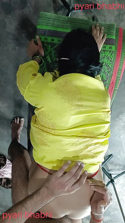 Big ass fucked, after taking the whole cock in the ass from the, started screaming in Hindi audio doggy style.