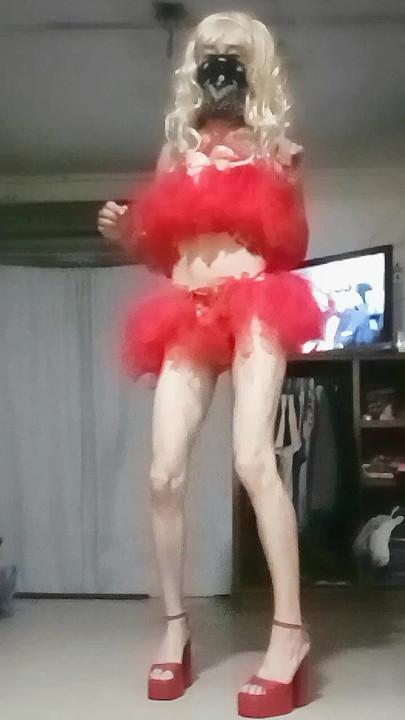 Sexy skinny shemale dances exotic Danzón