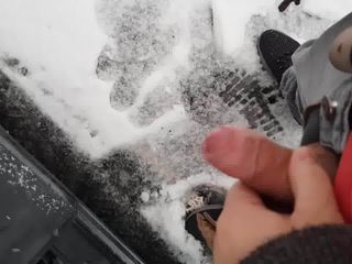 Красивая сперма на снегу