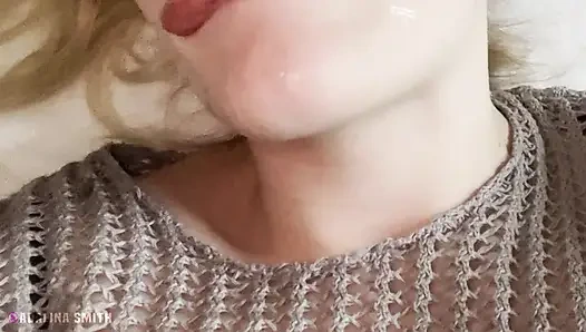 Abang tiri dengan santai nonton bokep sambil dicrot di mulut adik tirinya