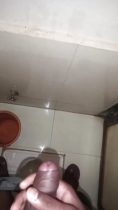 Desi Boy Jerk off on Toilet Masterbet in the Toilet